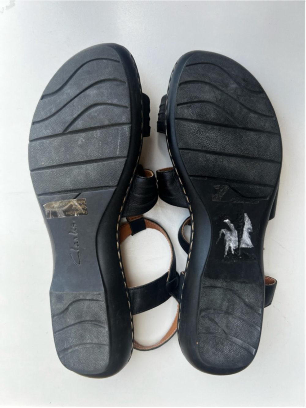 Clarks Artisan Black Leather Beaded Flat Sandals Size 10 Ankle Strap Comfort - Picture 5 of 8